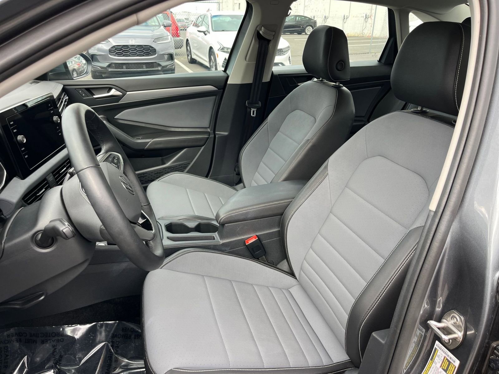 Used 2025 Volkswagen Jetta SE image 35