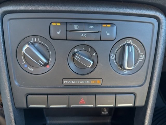 Used 2013 Volkswagen Beetle TDI image 18