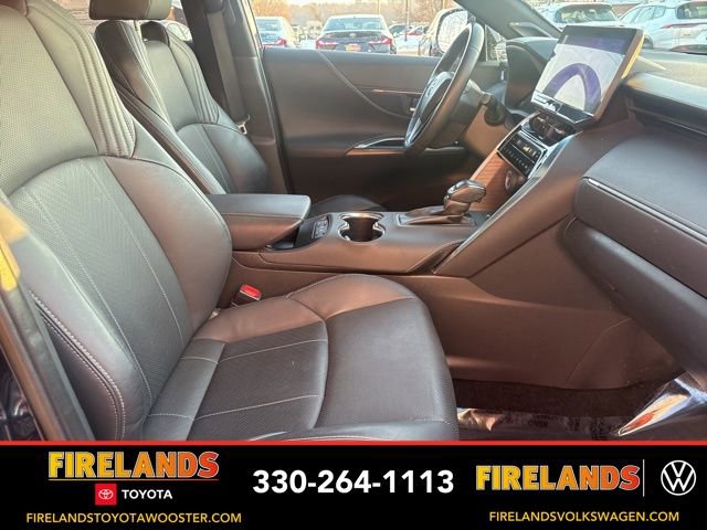 Used 2023 Toyota Venza Limited image 33