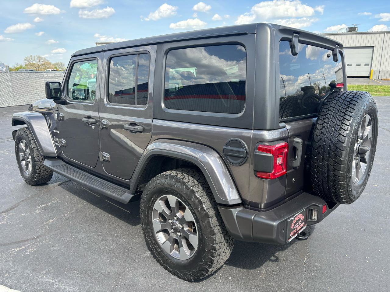 Used 2018 Jeep Wrangler Unlimited Sahara AWD/4WD image 5