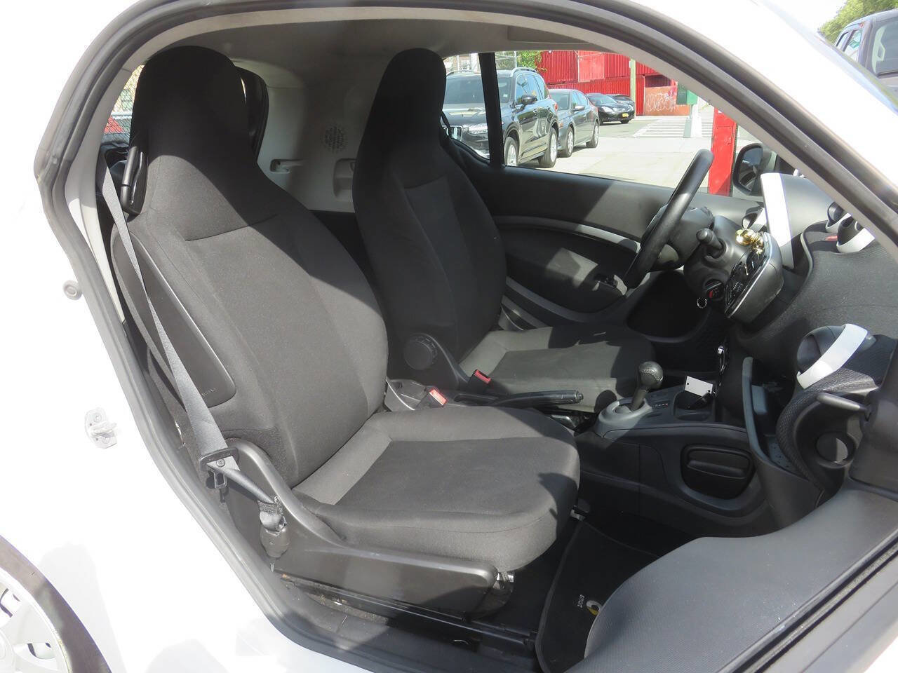 Used 2016 smart fortwo passion RWD image 11