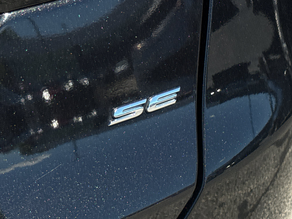 Used 2015 Ford Fusion SE w/ Equipment Group 201A FWD image 8