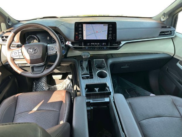 Used 2023 Toyota Sienna Platinum AWD/4WD image 23