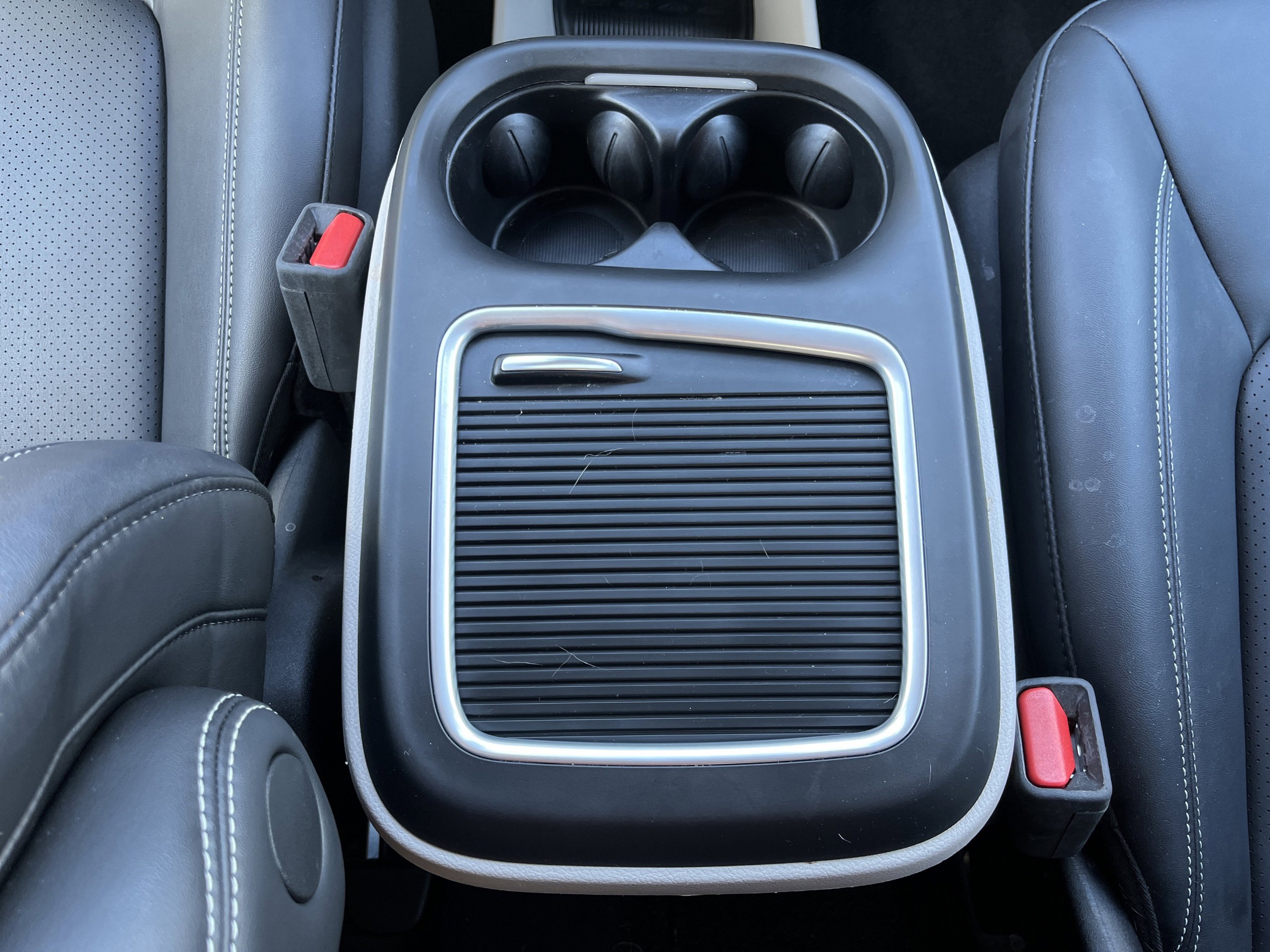 Used 2024 Chrysler Pacifica Touring-L image 28