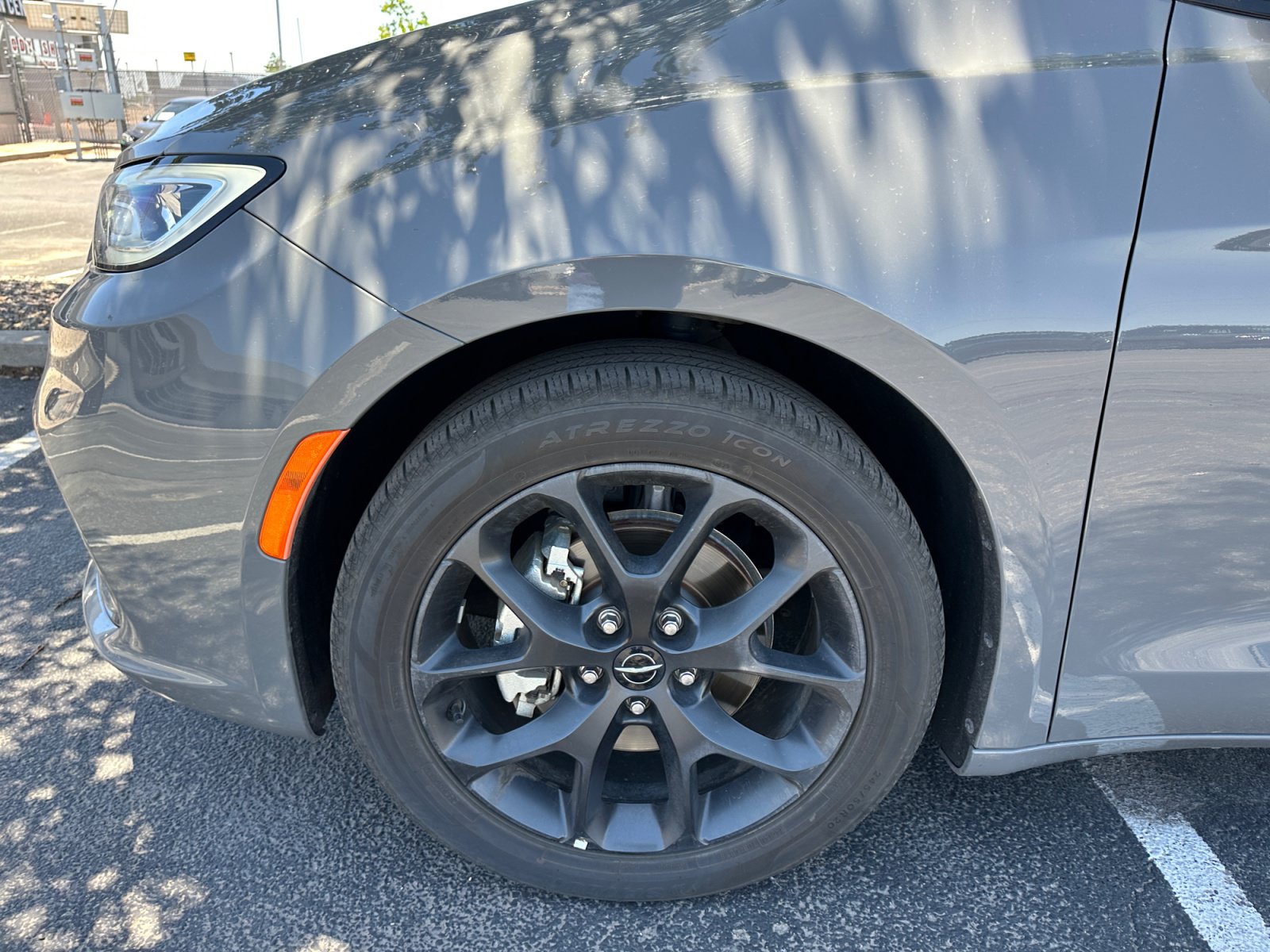 Used 2025 Chrysler Pacifica Limited FWD image 10