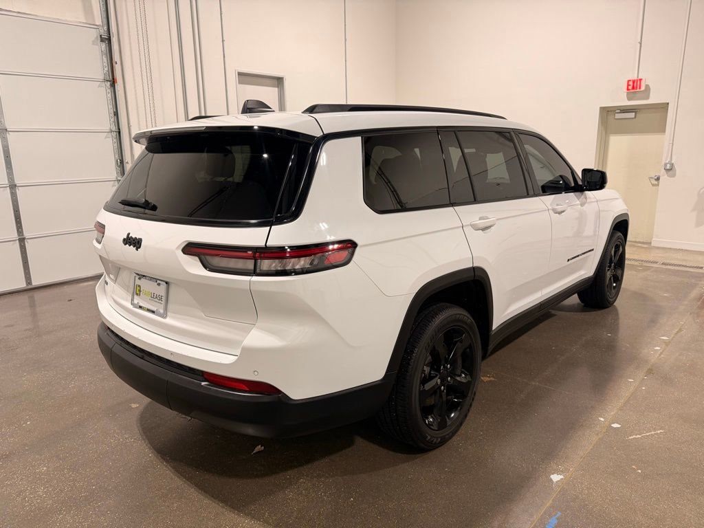 Used 2022 Jeep Grand Cherokee L Laredo image 5