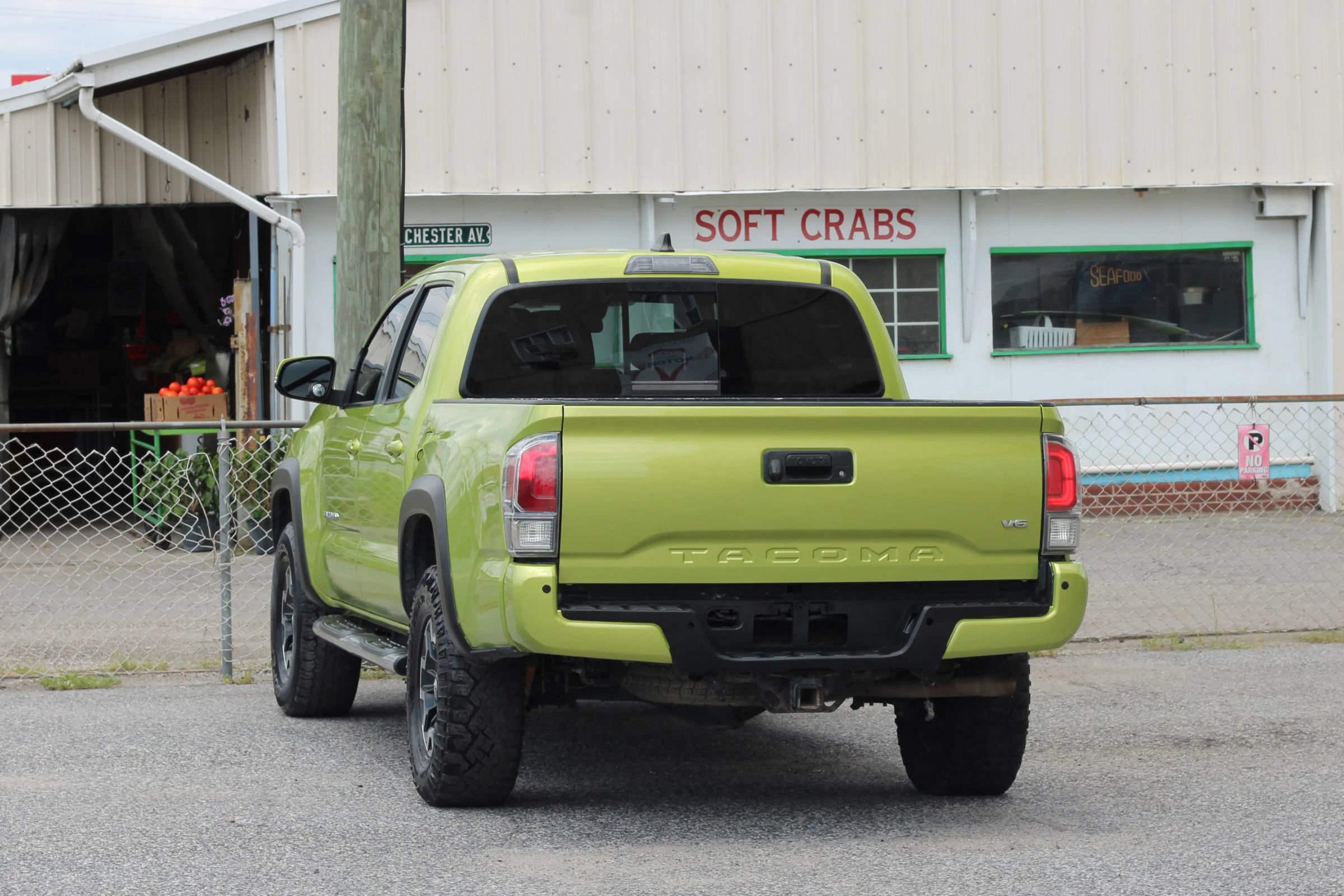 Used 2023 Toyota Tacoma TRD Off-Road w/ Technology Package AWD/4WD image 6