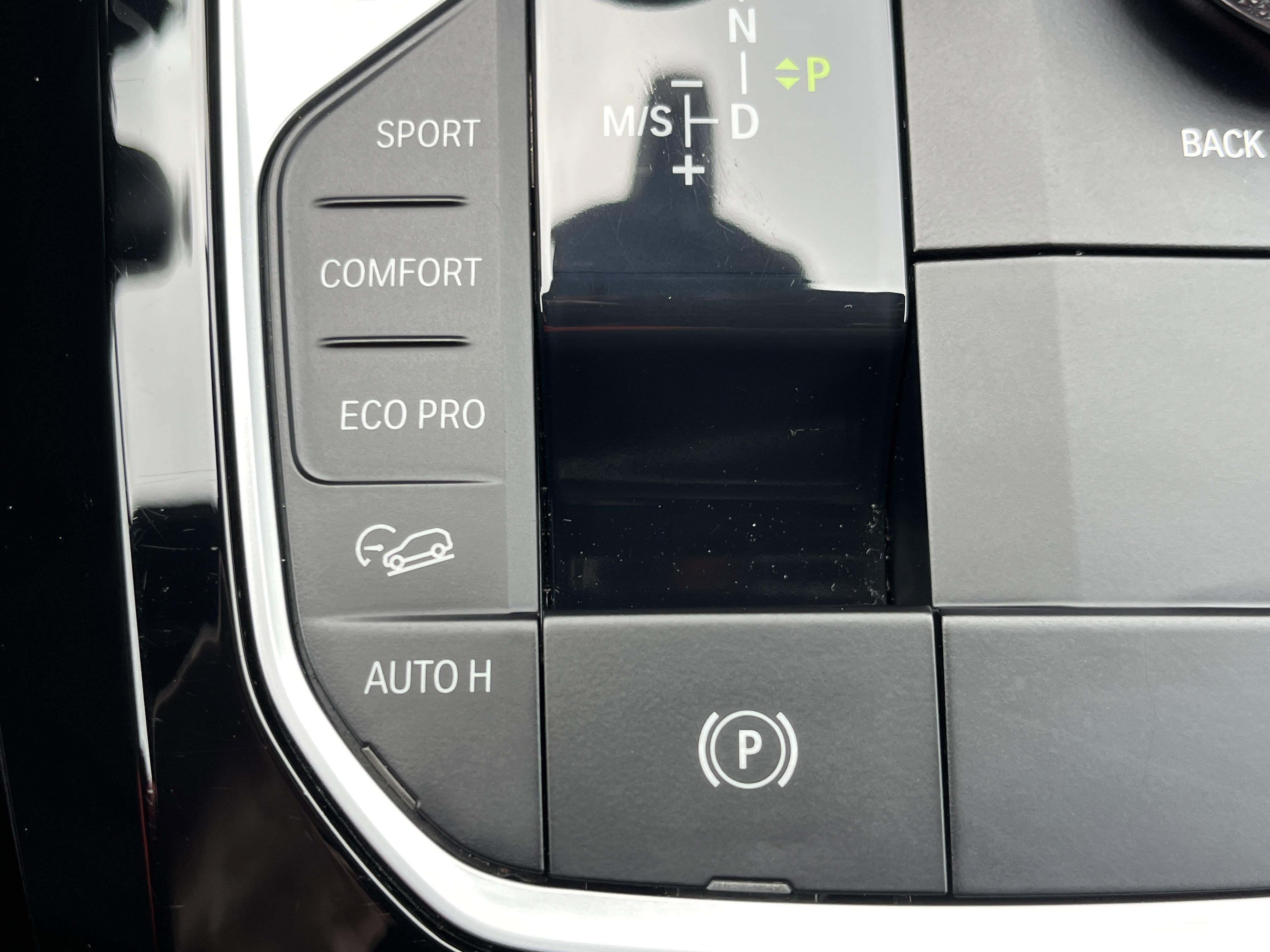 Used 2025 BMW X4 xDrive30i image 9