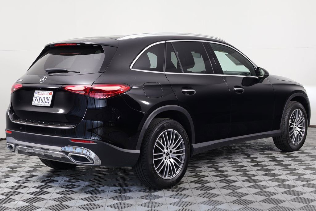 Certified 2025 Mercedes-Benz GLC 300 image 4