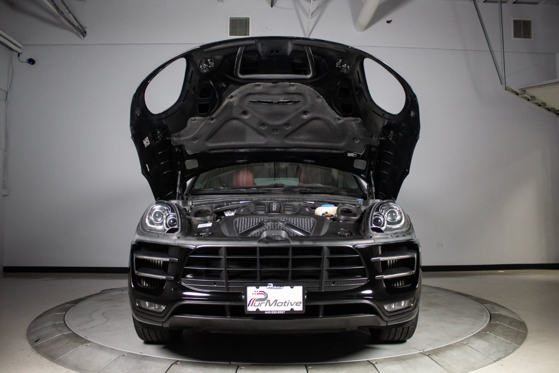 Used 2018 Porsche Macan Turbo AWD/4WD image 44