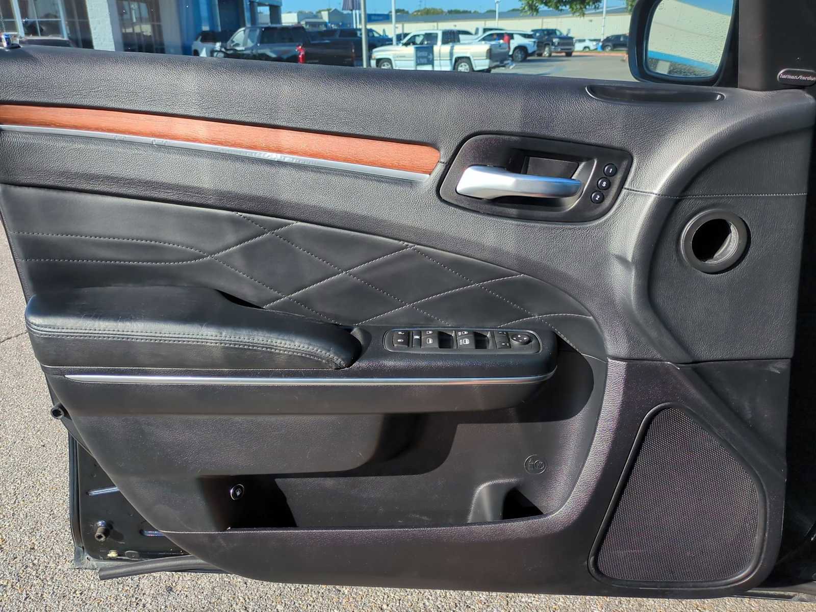 Used 2015 Chrysler 300 C Platinum w/ Harman/Kardon Audio Group image 23