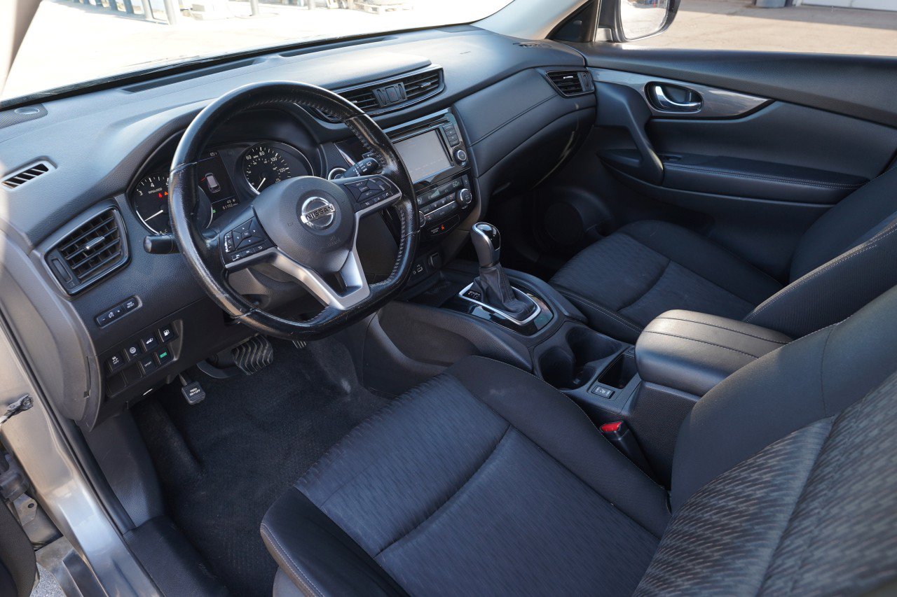 Used 2020 Nissan Rogue SV FWD image 17