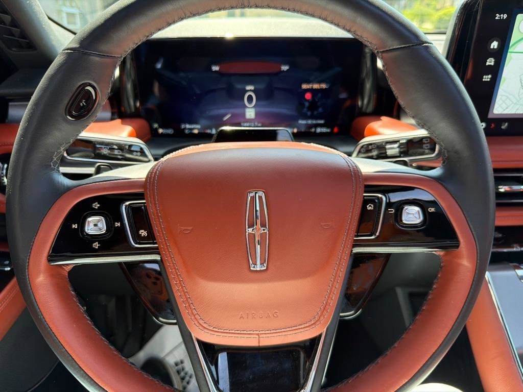 Used 2025 Lincoln Aviator Reserve AWD/4WD image 12