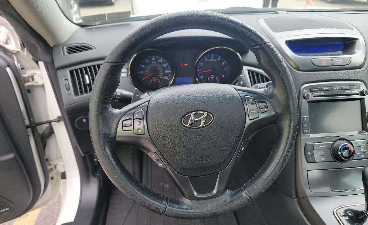 Used 2012 Hyundai Genesis 2.0T RWD image 11