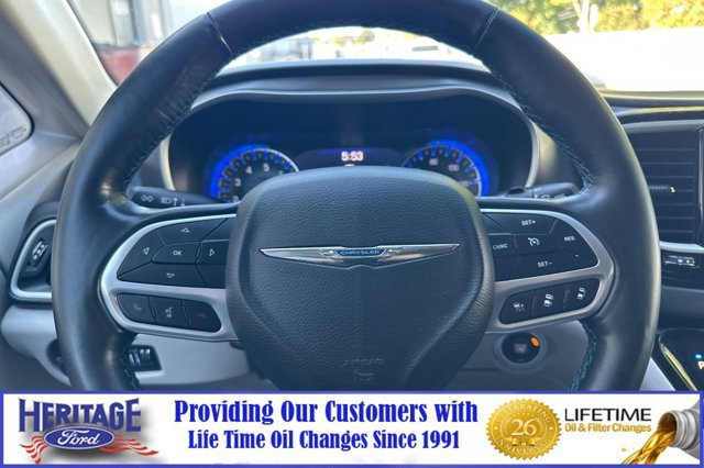Used 2021 Chrysler Pacifica Touring-L FWD image 24