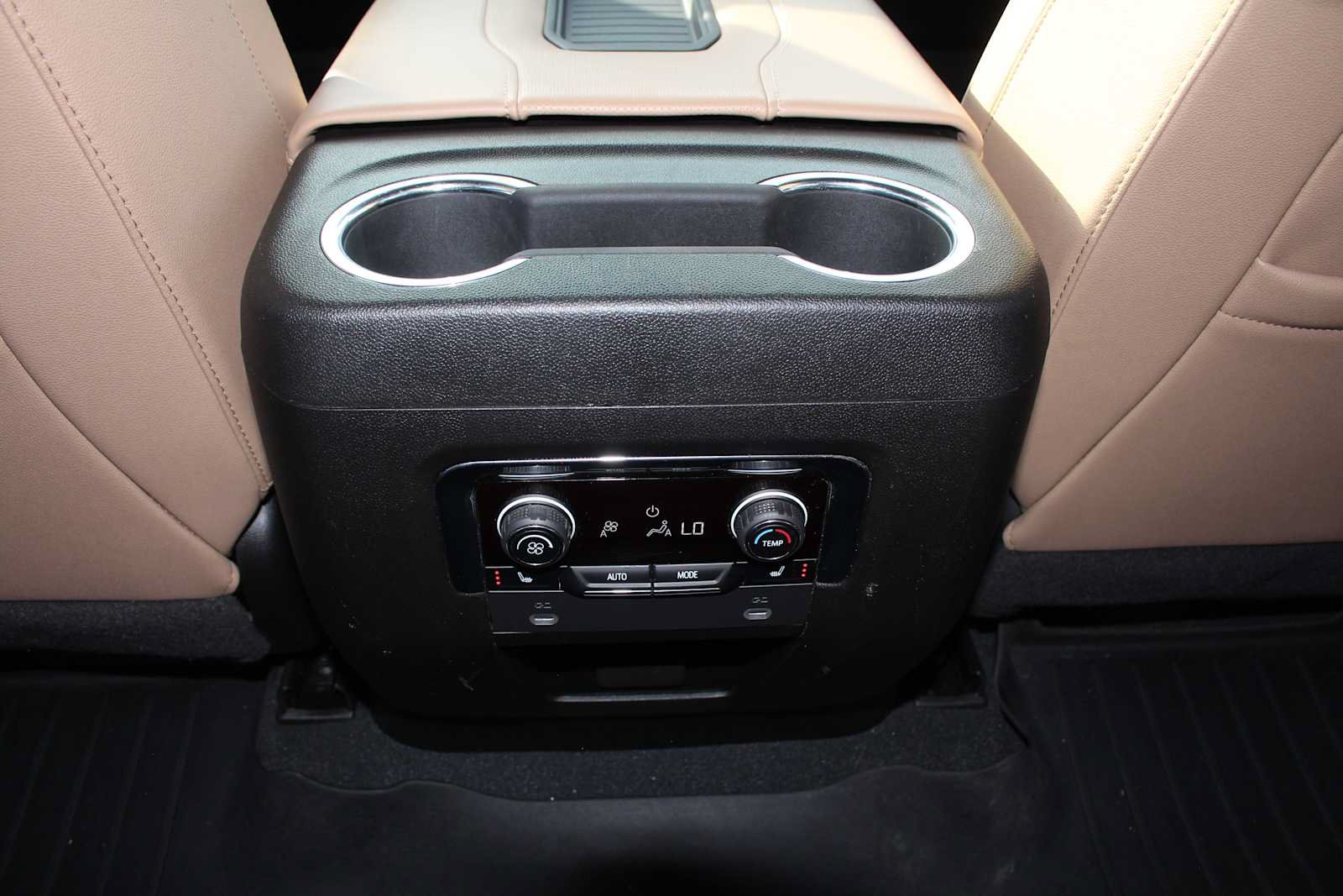 Used 2023 Chevrolet Tahoe Premier AWD/4WD image 33