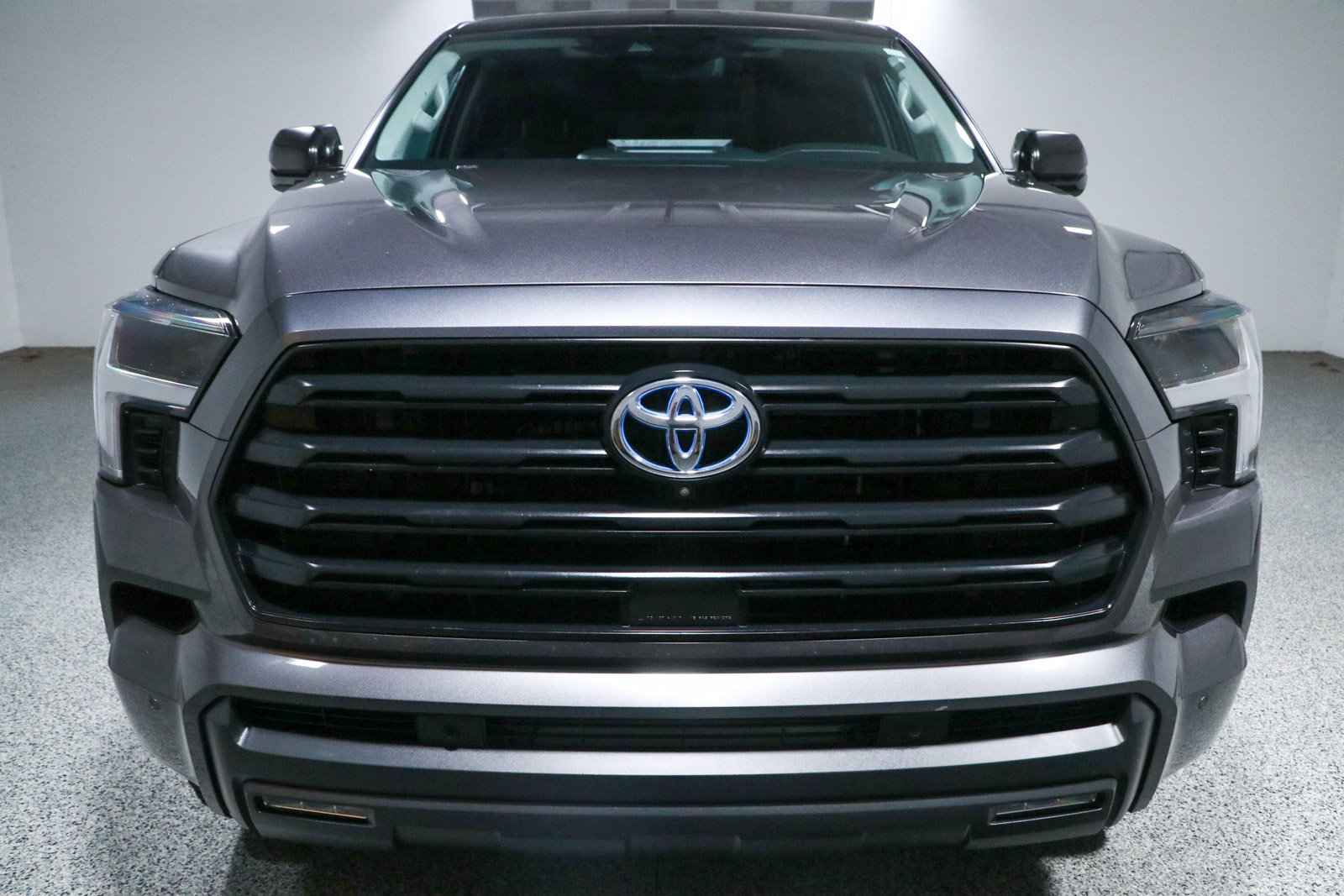 Used 2024 Toyota Sequoia SR5 w/ SR5 Premium Package AWD/4WD image 4