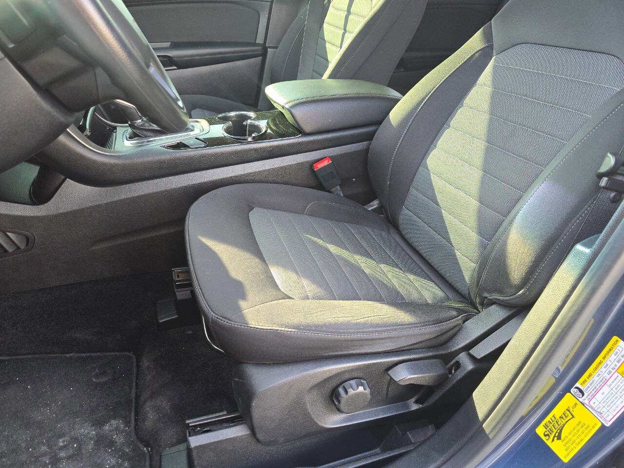 Used 2018 Ford Edge SE image 20