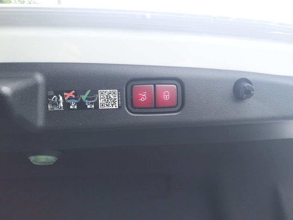 Used 2025 Mercedes-Benz E 350 Sedan image 16