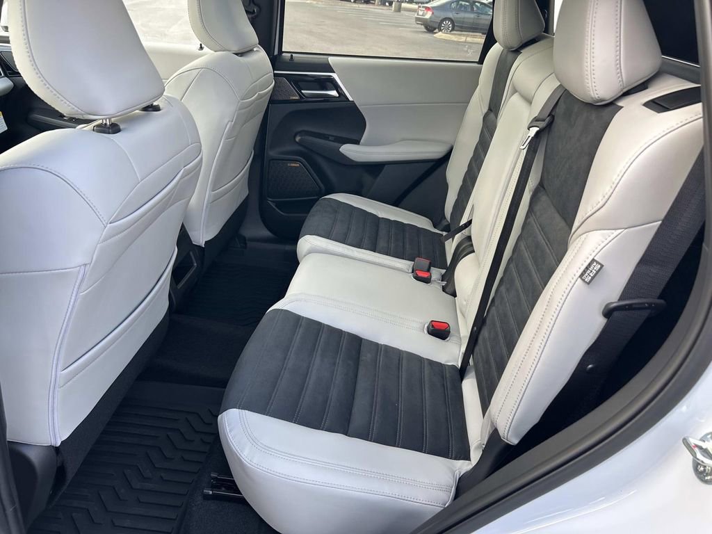 New 2026 Mitsubishi Outlander SE image 19