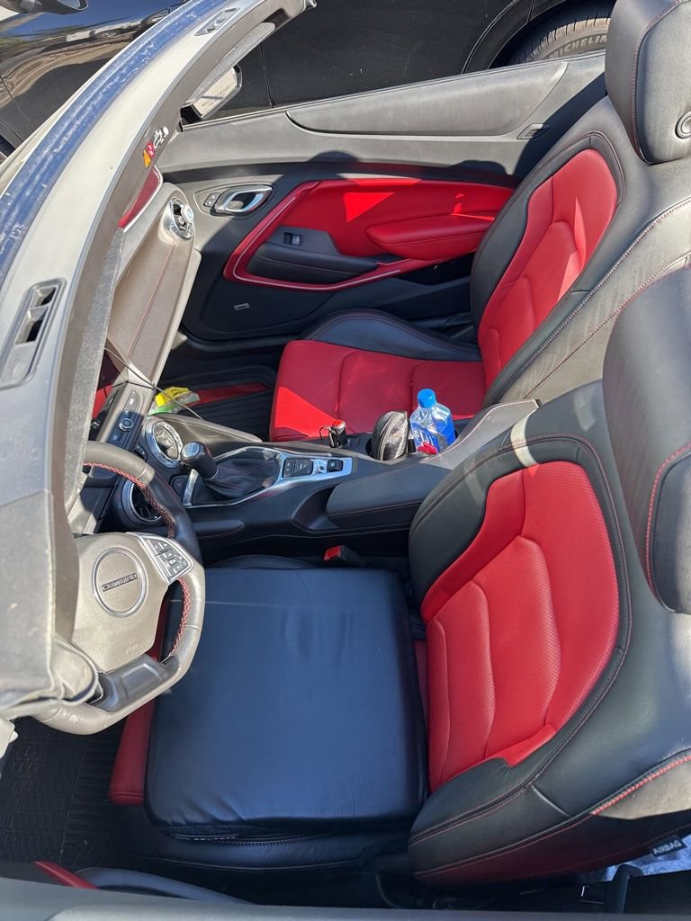 Used 2023 Chevrolet Camaro LT w/ Technology Package image 9