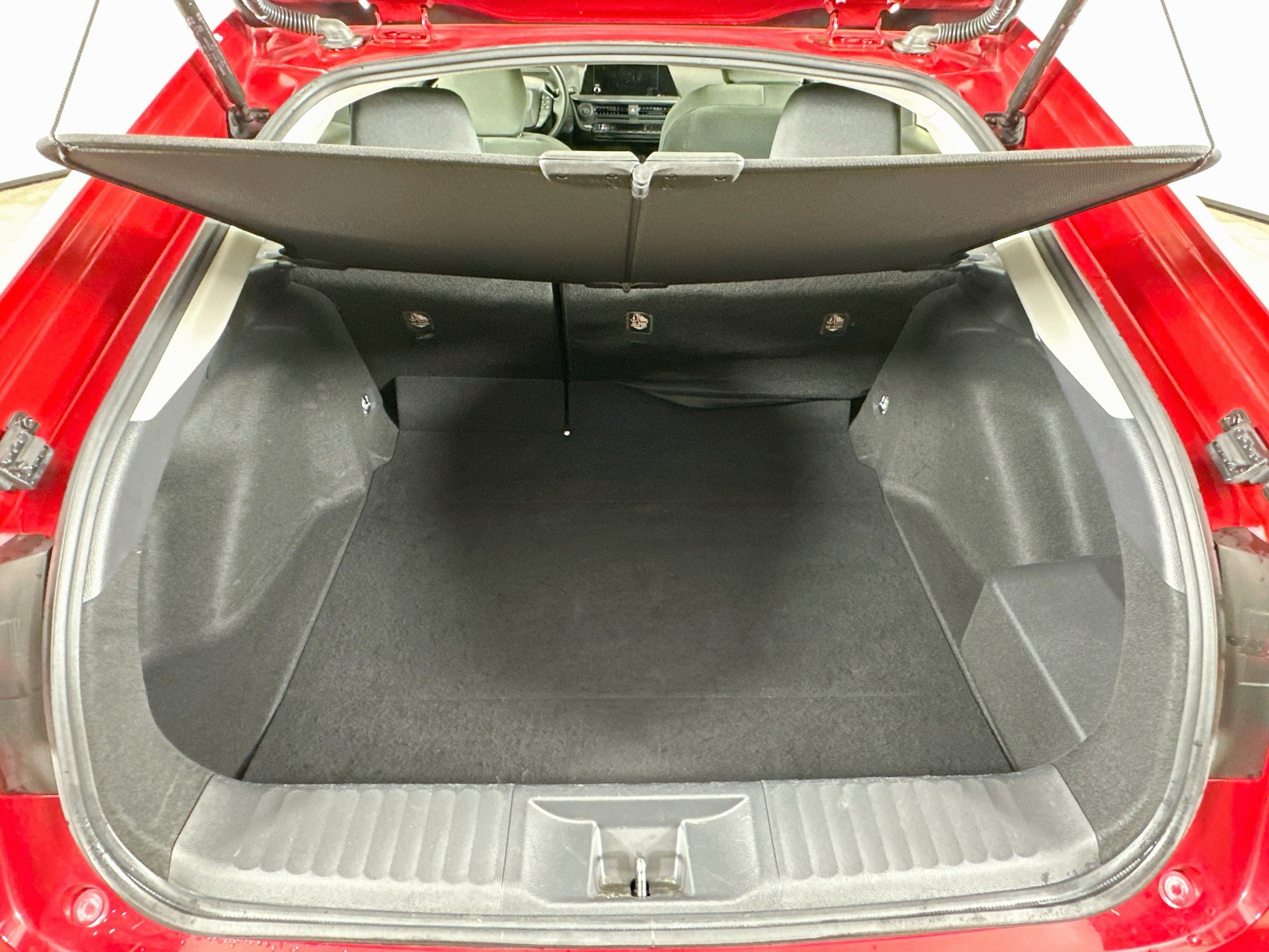 Used 2025 Toyota Prius LE FWD image 28