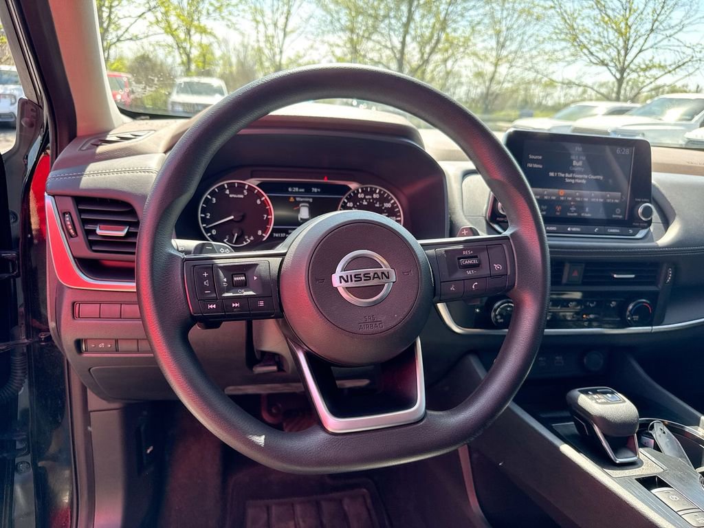 Used 2021 Nissan Rogue S FWD image 11