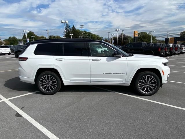 New 2025 Jeep Grand Cherokee L Summit AWD/4WD image 9
