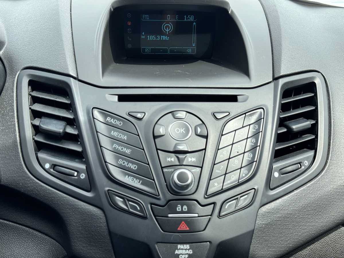 Used 2016 Ford Fiesta SE FWD image 44