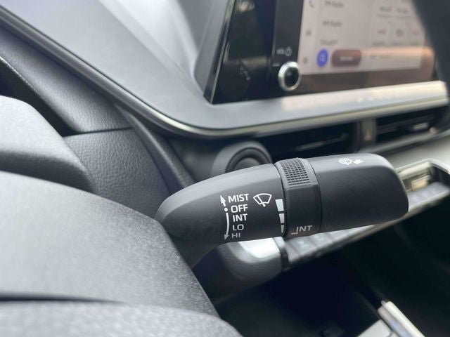 Certified 2025 Toyota Prius LE FWD image 26