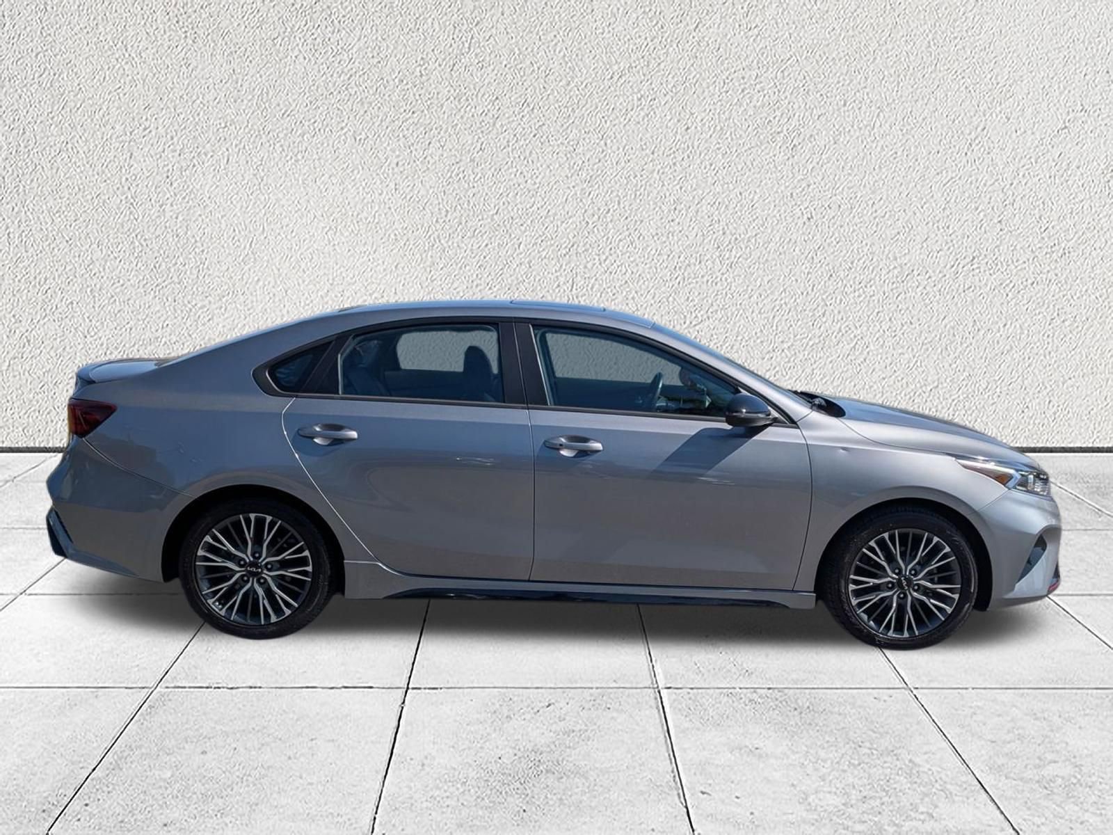 Used 2023 Kia Forte GT-Line w/ GT-Line Premium Package FWD image 2