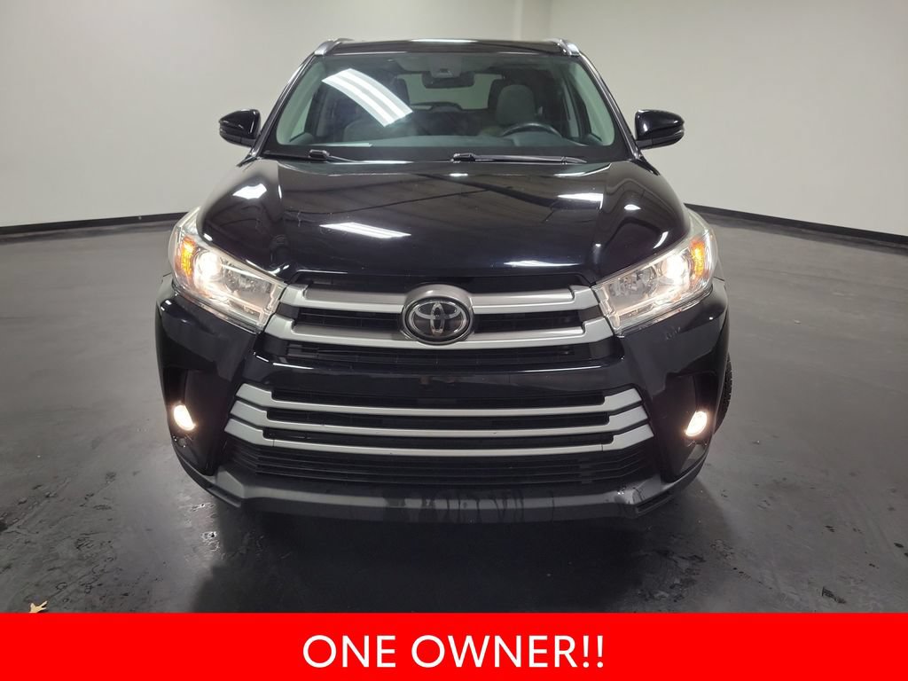 Used 2019 Toyota Highlander XLE AWD/4WD image 3