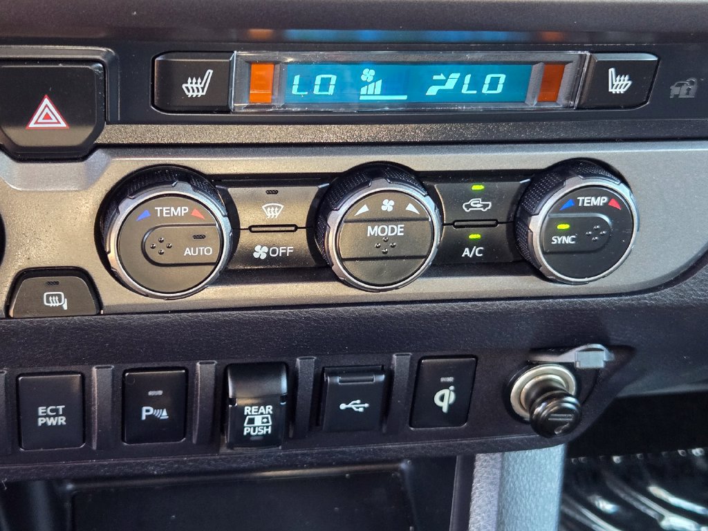 Used 2020 Toyota Tacoma TRD Off-Road w/ TRD Premium Off Road Package AWD/4WD image 17