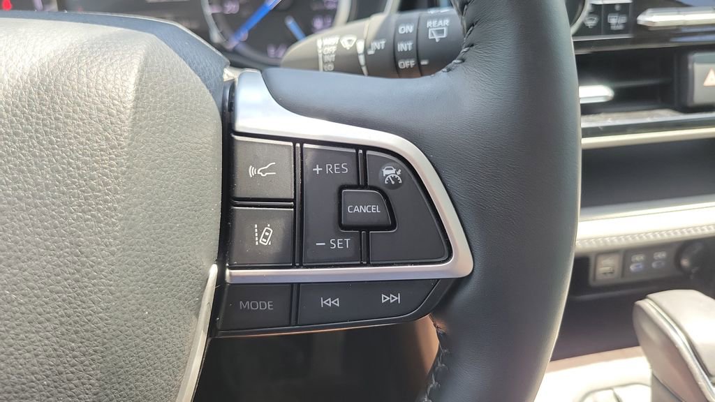 Used 2022 Toyota Highlander Limited FWD image 22