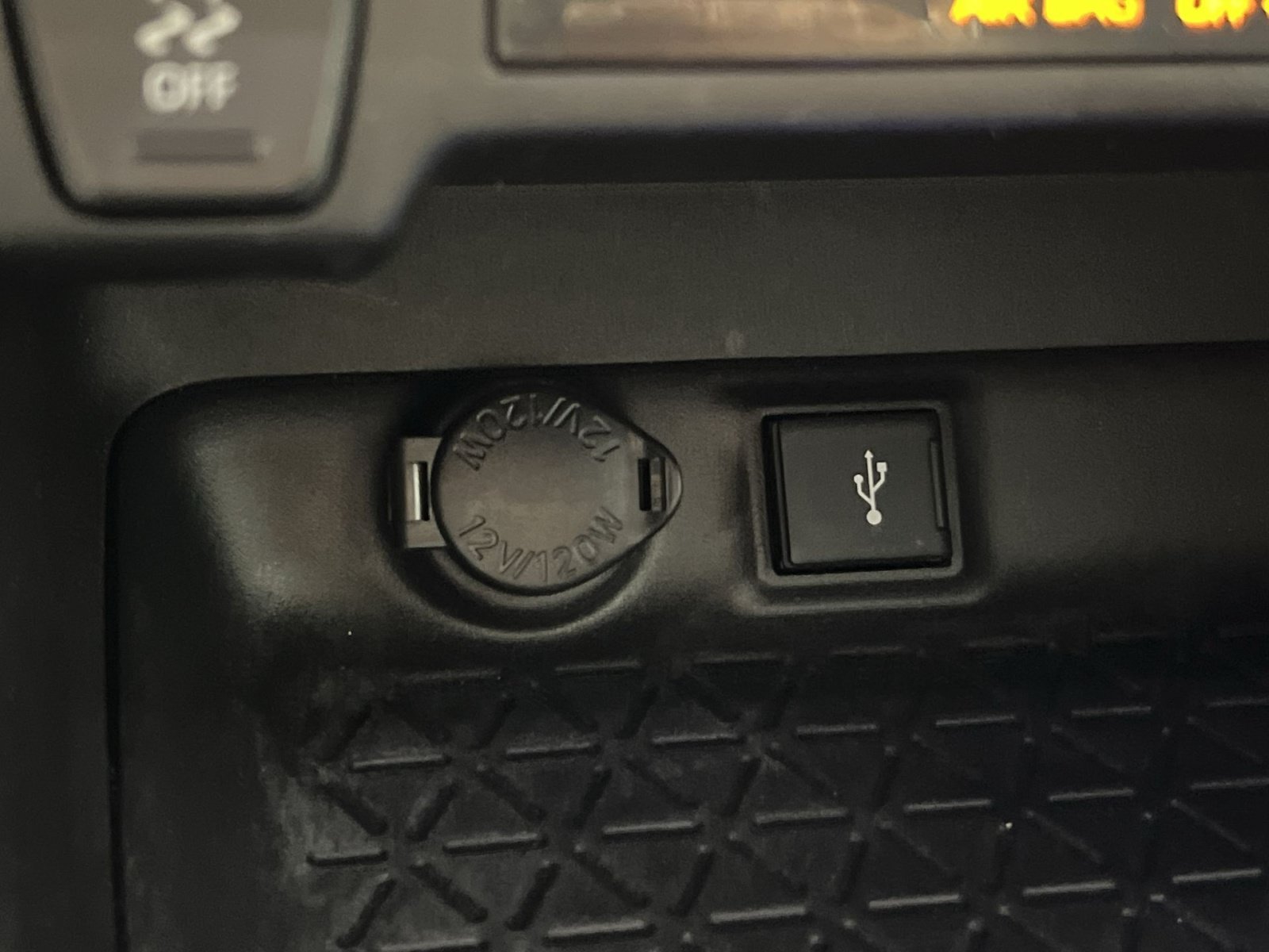 Used 2022 Toyota RAV4 LE AWD/4WD image 34