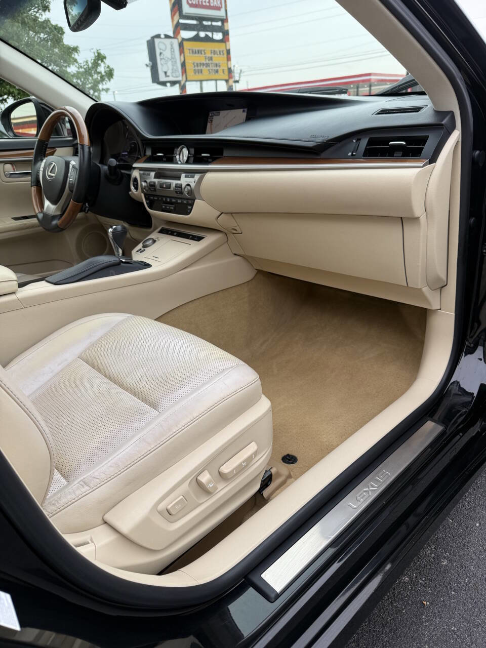 Used 2015 Lexus ES 300h w/ Navigation System Package FWD image 23
