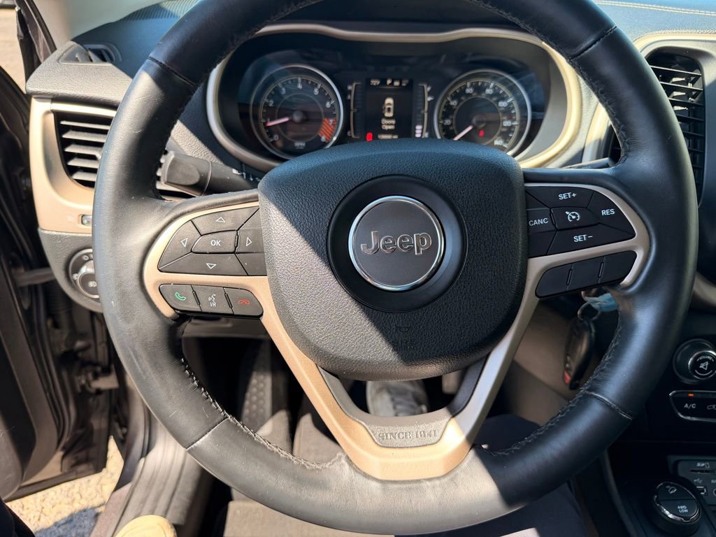 Used 2014 Jeep Cherokee Latitude AWD/4WD image 16