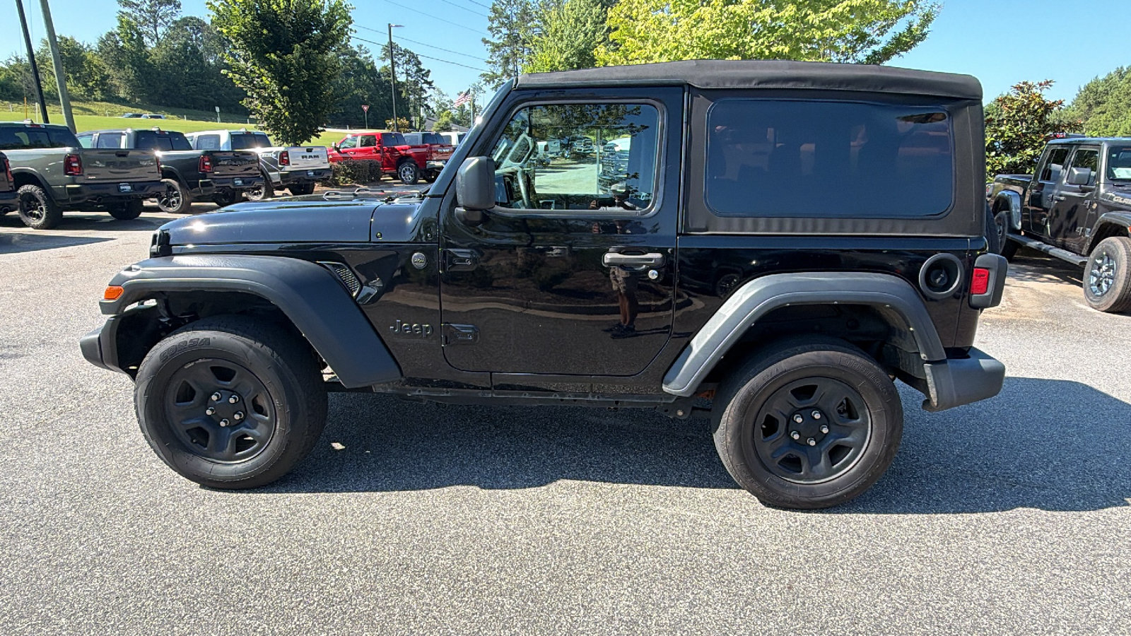 Used 2023 Jeep Wrangler Sport AWD/4WD image 11