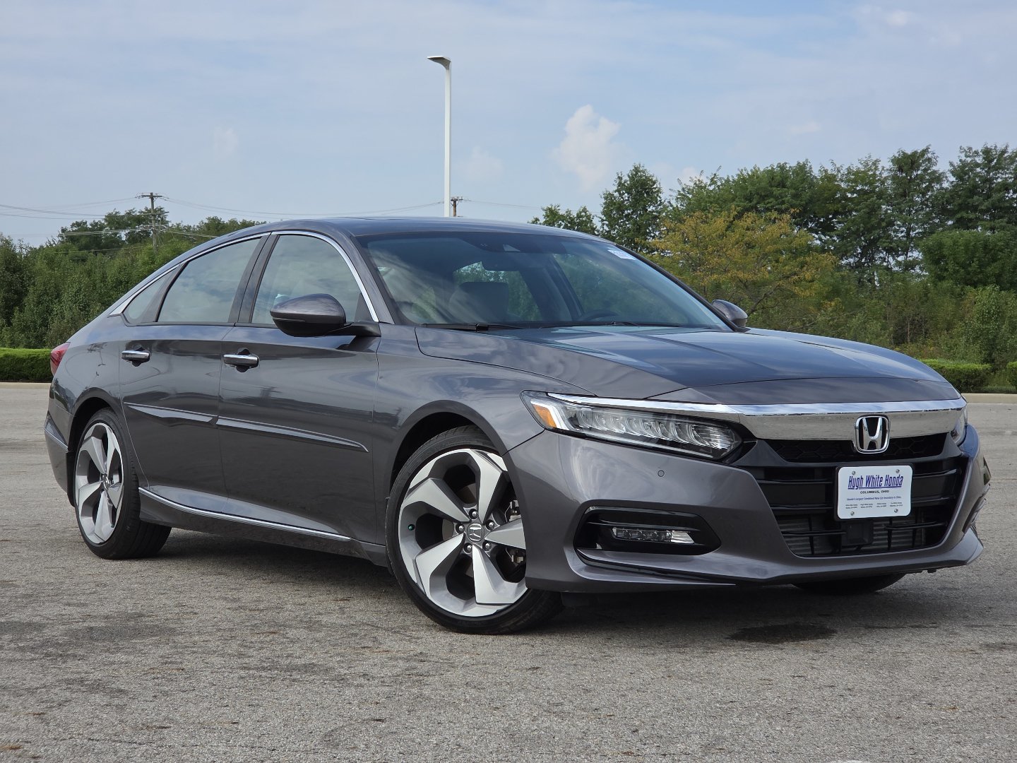 Used 2018 Honda Accord Touring image 2