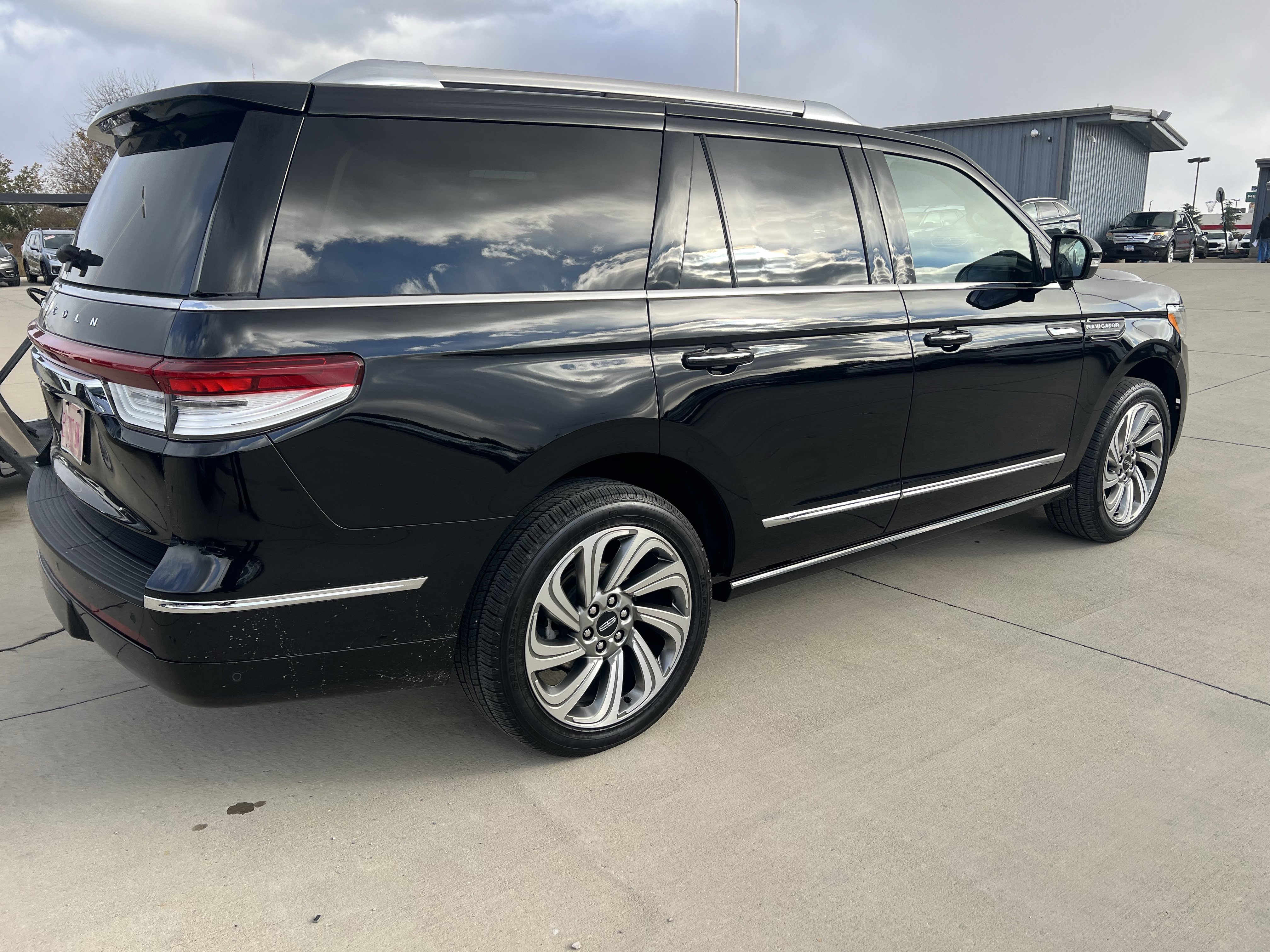 Used 2023 Lincoln Navigator Reserve image 5