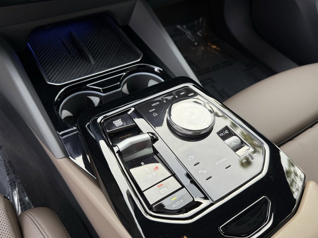 Used 2025 BMW 530i w/ M Sport Package image 27