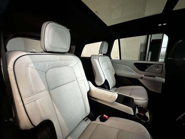 Certified 2025 Lincoln Aviator Black Label image 39