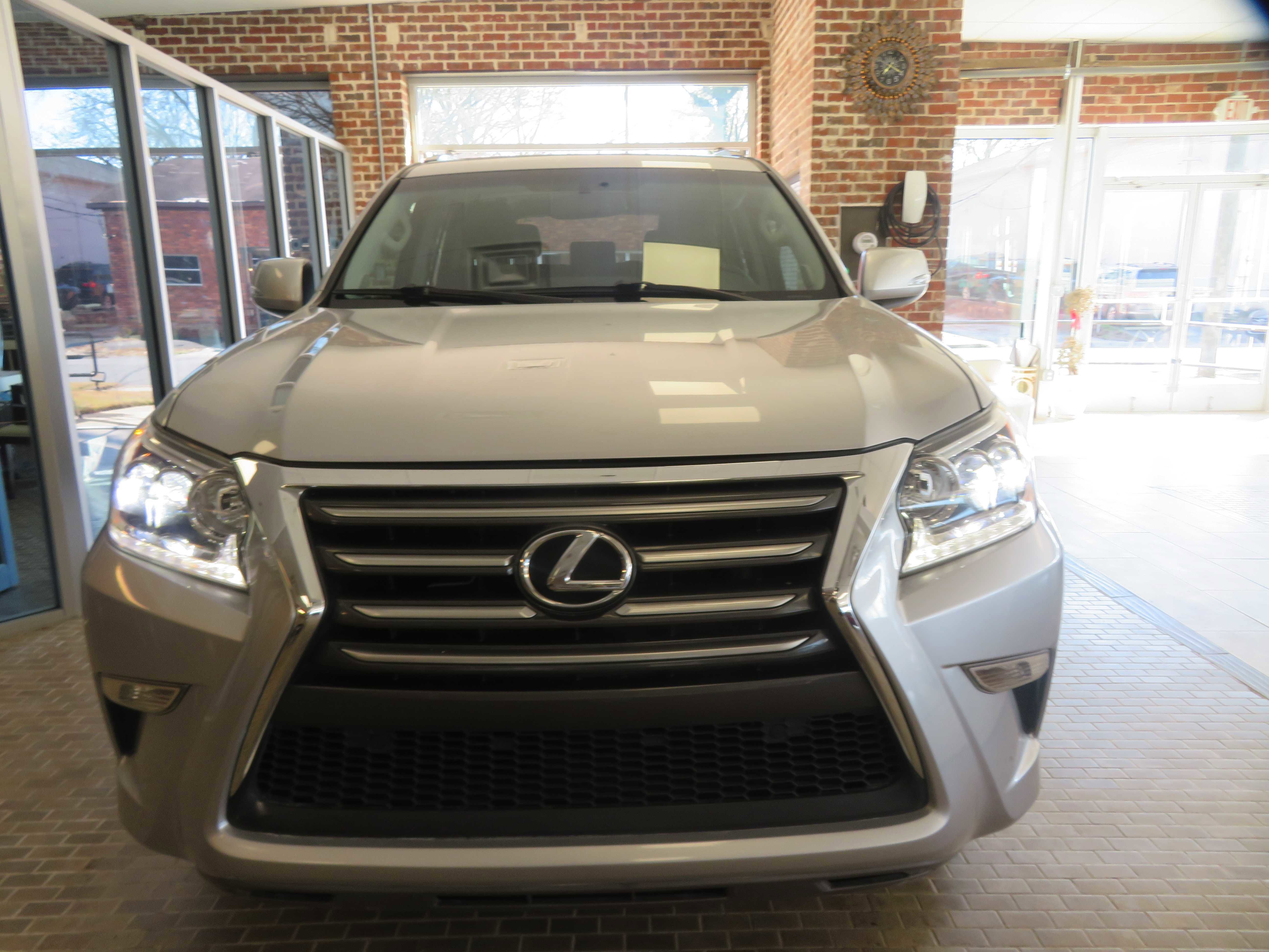 Used 2017 Lexus GX 460 w/ Navigation Package image 2