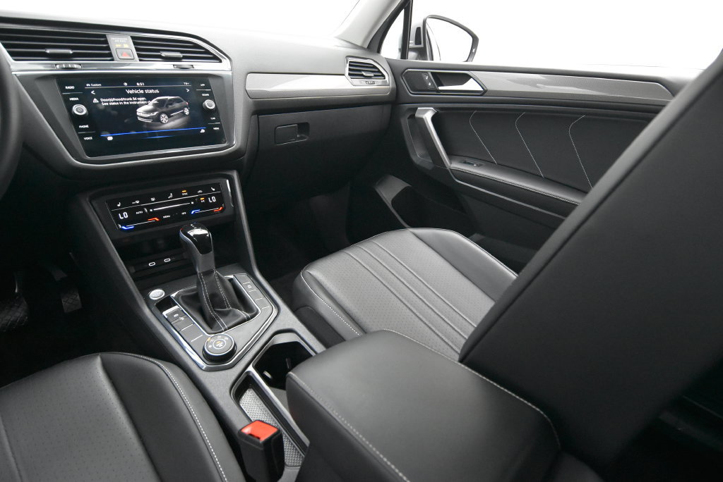 Used 2022 Volkswagen Tiguan SE AWD/4WD image 28