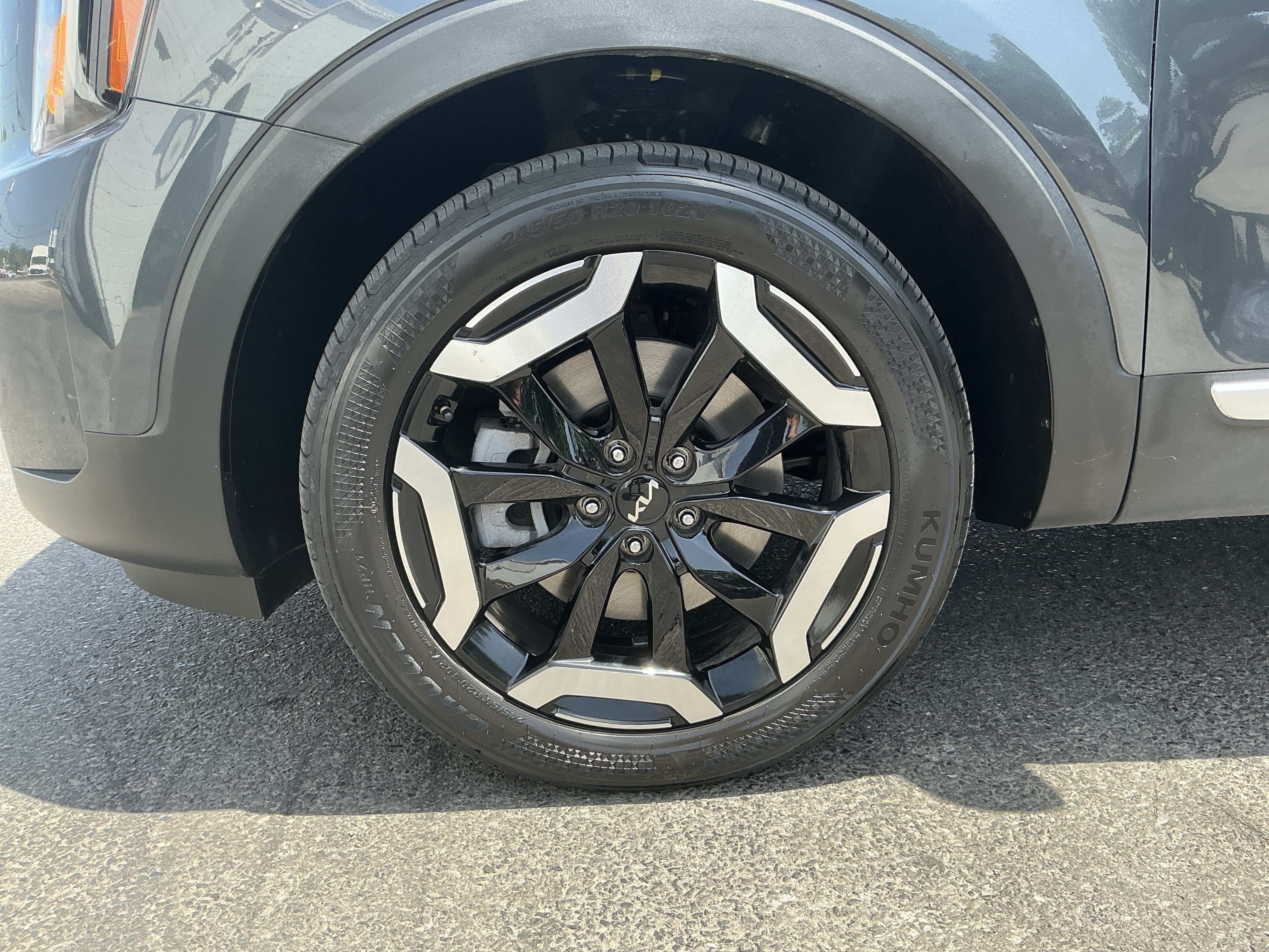 Certified 2024 Kia Telluride EX w/ EX Captain's Chair Package AWD/4WD image 9
