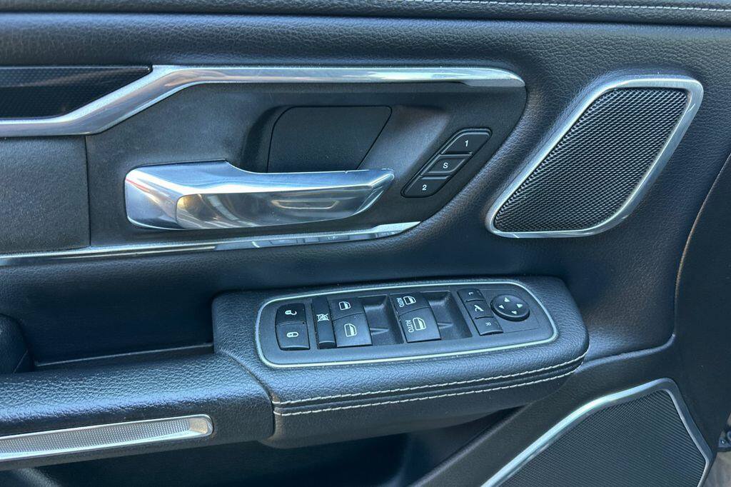 Used 2022 RAM 1500 Laramie AWD/4WD image 11