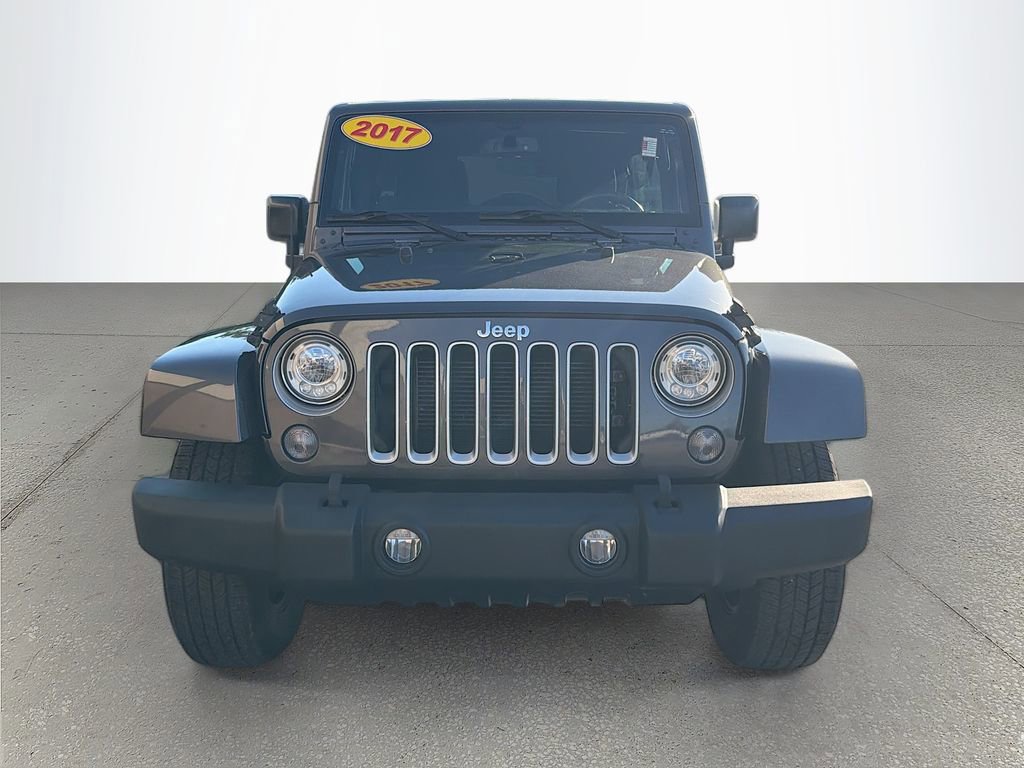 Used 2017 Jeep Wrangler Unlimited Sahara w/ Connectivity Group AWD/4WD image 9