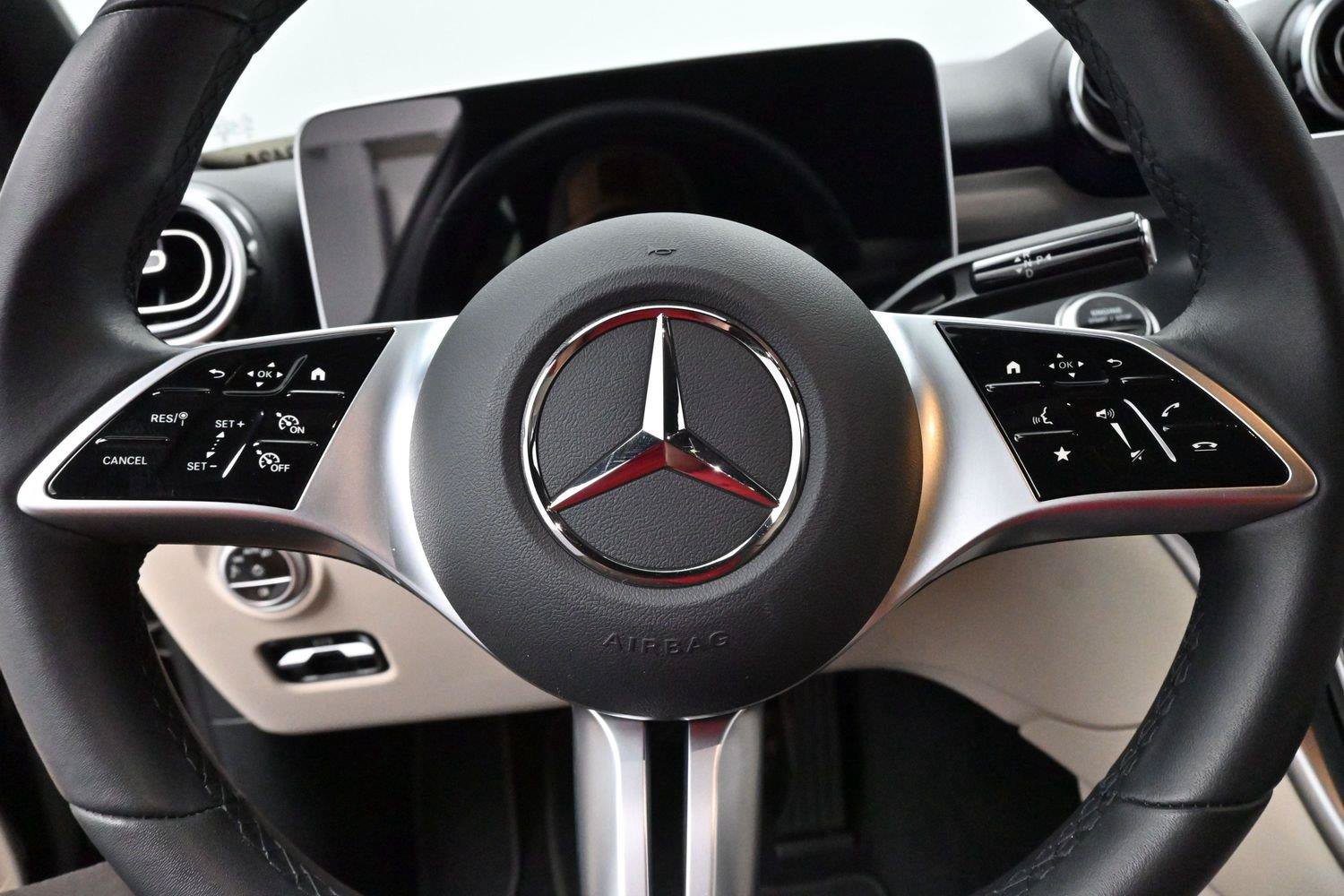 Used 2025 Mercedes-Benz C 300 4MATIC Sedan image 17
