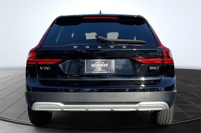Certified 2024 Volvo V90 B6 Cross Country Plus w/ Climate Package image 5