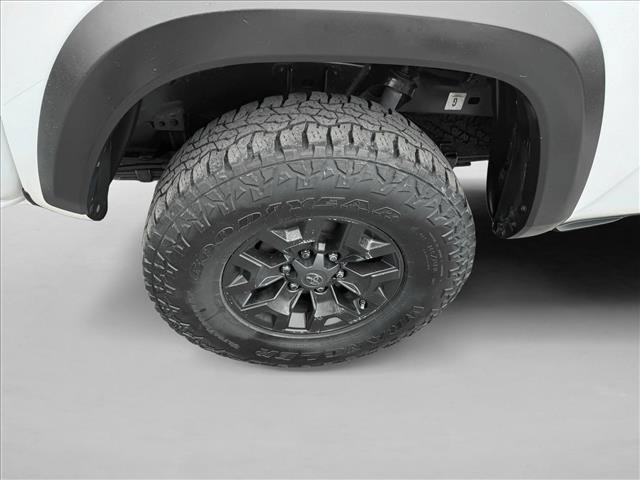 Used 2016 Toyota Tacoma TRD Off-Road w/ Towing Package image 9